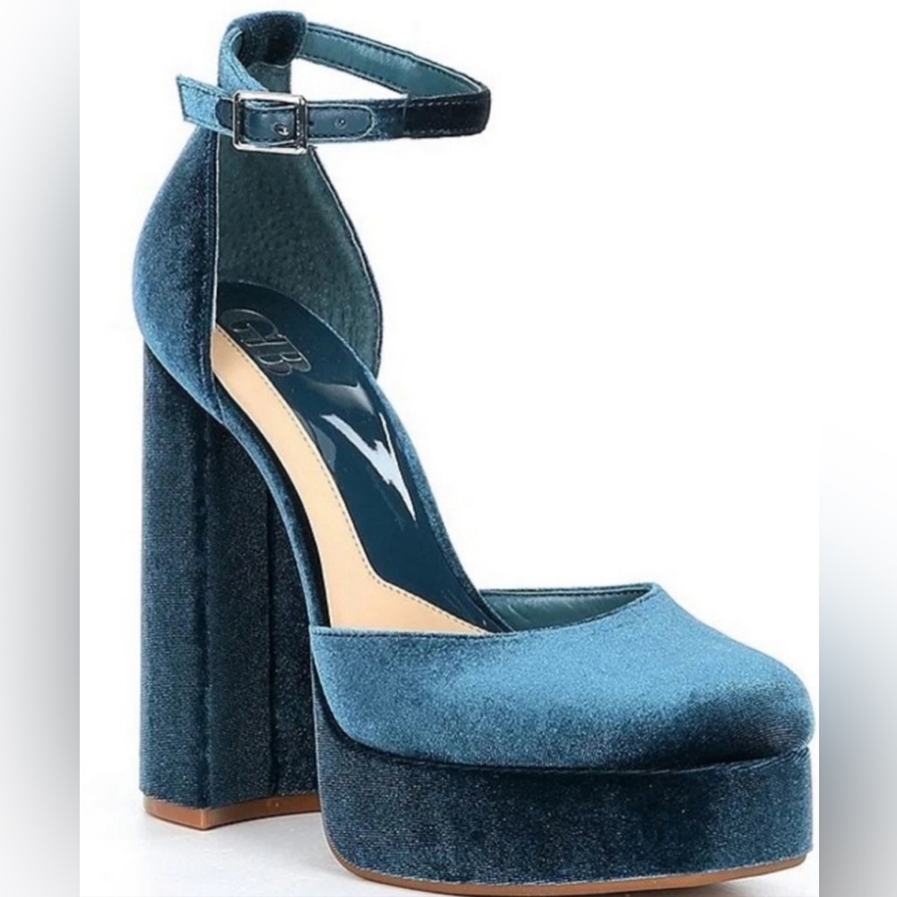 Gianni Bini GB Runway pumps in Teal velvet NWOT